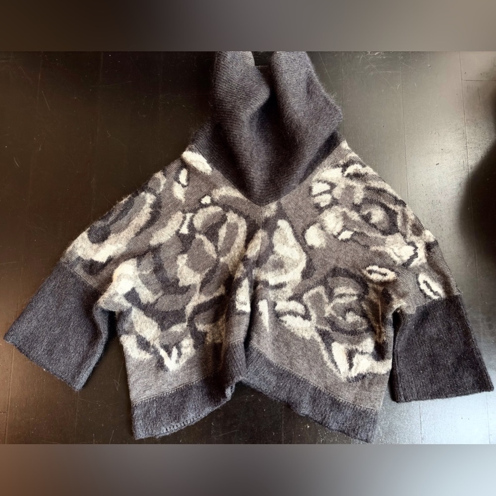 An abstract patterned intarzia boxy sweater NWT Tortona 21